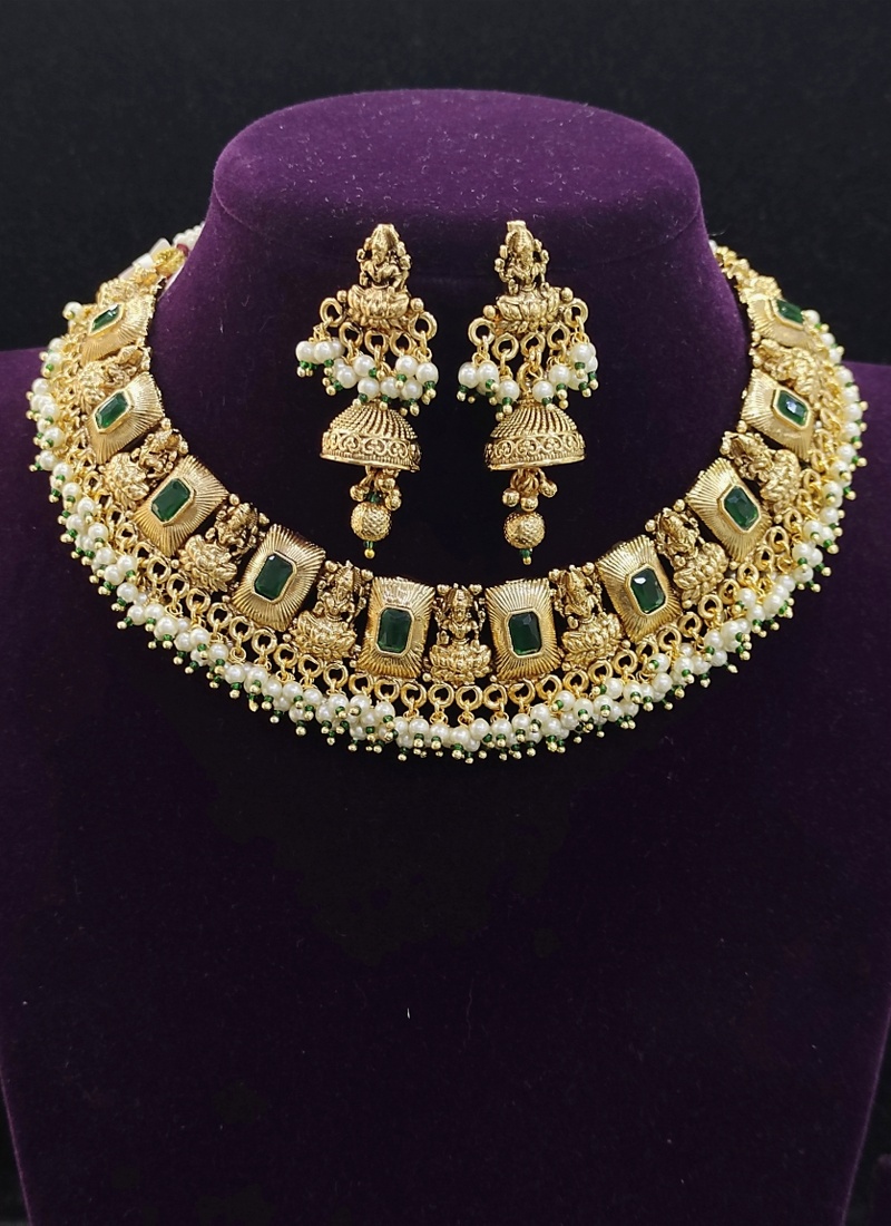 The Brass AD Stone Round Necklace For Every Occasion The Brass AD Stone Round Necklace For Every Occasion