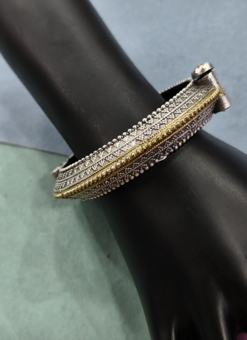 Elegant Brass Oxidized Silver Finish Kada 