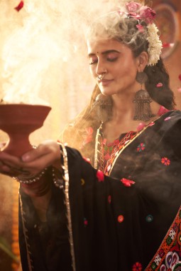 Black Viscose Cotton Thread With Mirror Work Navratri Chaniya Choli