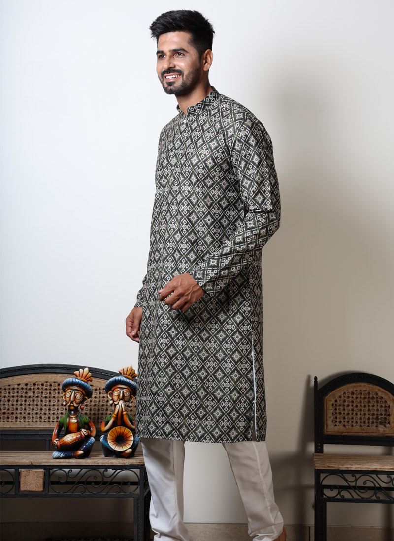 Knee Length Exclusive Navratri Festival 2024 Kurta In Green Knee Length Exclusive Navratri Festival 2024 Kurta In Green