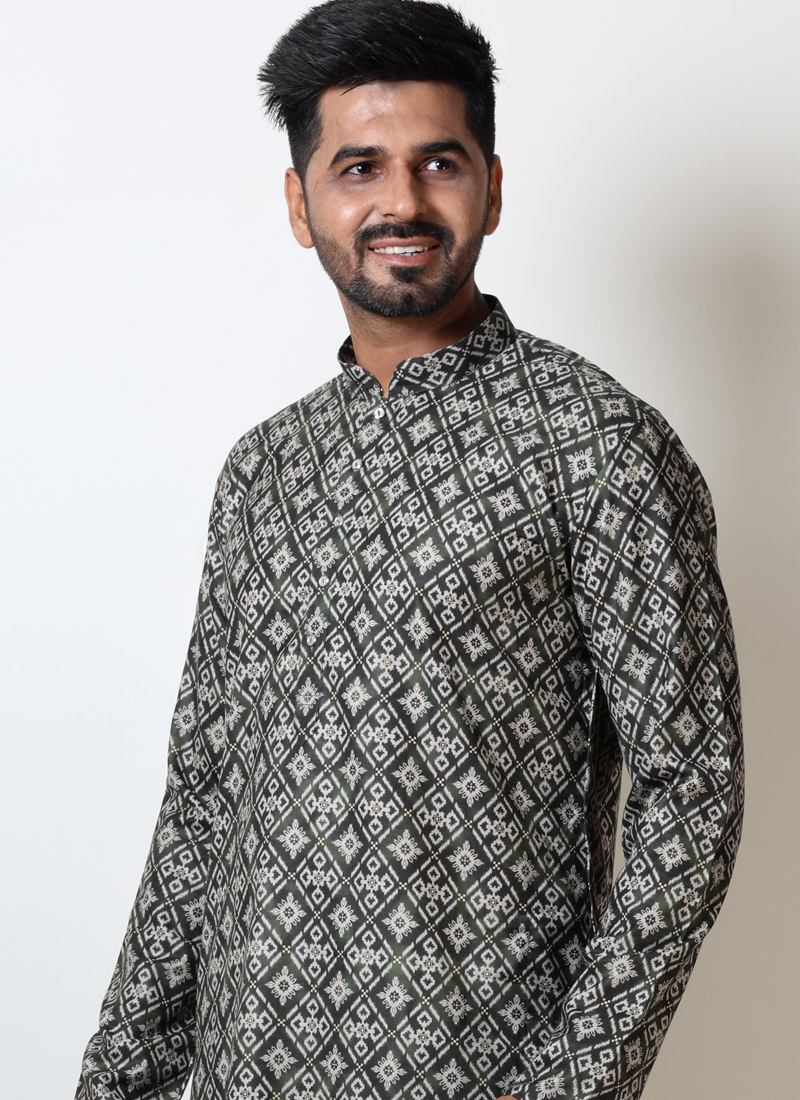 Knee Length Exclusive Navratri Festival 2024 Kurta In Green Knee Length Exclusive Navratri Festival 2024 Kurta In Green