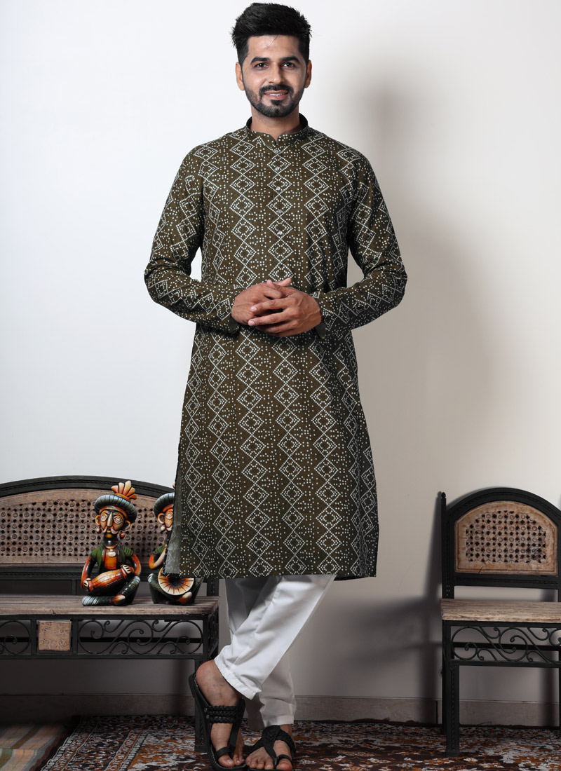 Round Neck Bandhani Print Cotton Mens Kurta For Navratri 2024 In Brown Round Neck Bandhani Print Cotton Mens Kurta For Navratri 2024 In Brown
